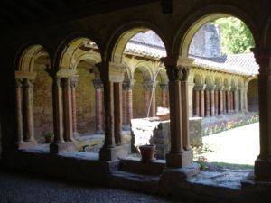 France-Abbaye de Saint-Papoul-Cloitre2.jpg