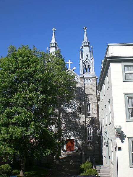 File:Front of Sanctuaire Notre-Dame du Sacré-Coeur.JPG