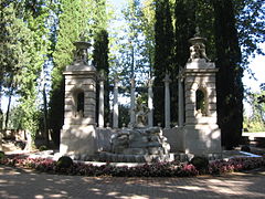 Der Apollobrunnen im Park