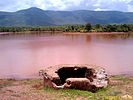 Bir Checkdam fonunda Gandhamardan Hills.