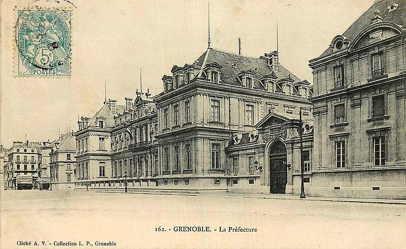 File:Grenoble.La préfecture.jpg