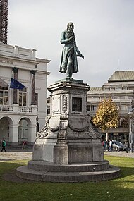 Guillaume Geefs (sculpteur) et Gérard Buckens (fondeur), Statue de Grétry, 1841 (sculpture en bronze ; photographie de 2016 d'Hervé Pigeolet du KIK-IRPA), Liège, place de l'Opéra.