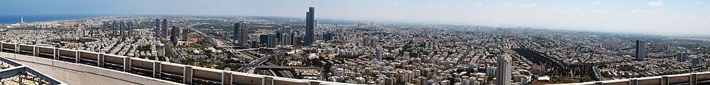 Panorama van een deel van Goesj Dan, waaronder Tel Aviv, Ramat Gan en Givatayim