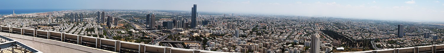 Panoramo de parto de metropla regiono Guŝ Dan, inkluzive de urboj Tel Avivo, Ramat Gan kaj Giv'atajim