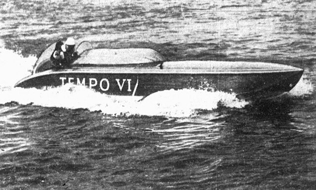 Lombardo at the helm of Tempo VI, circa 1947.