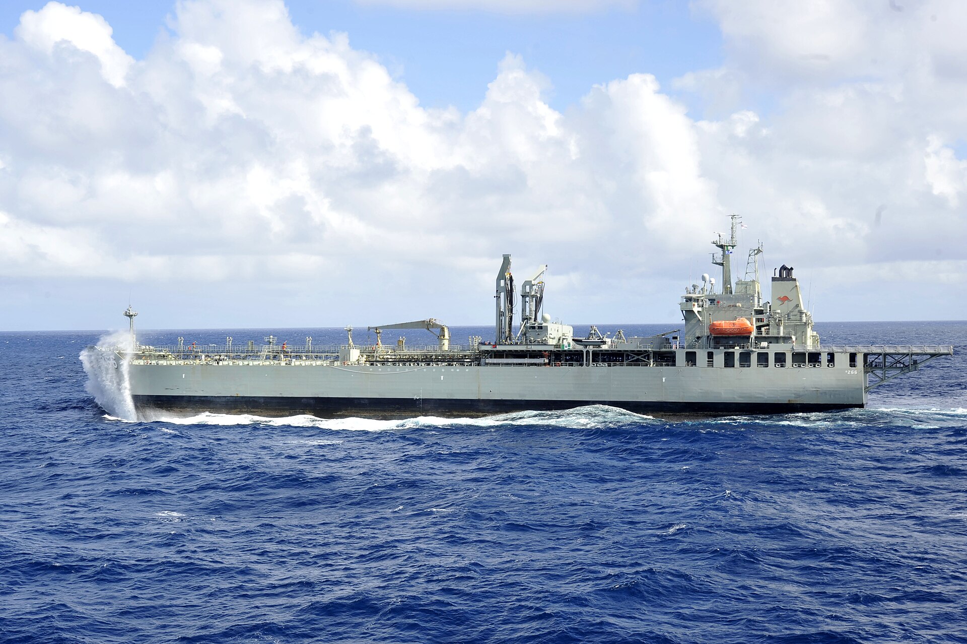 1920px-HMAS_Sirius_steams_in_the_Coral_Sea_after_completing_a_replenishment_in_July_2013.jpg