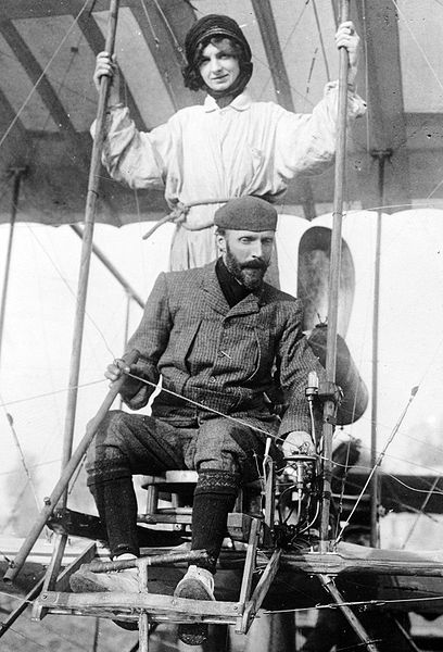 File:Herni Farman & wife in biplane.jpg