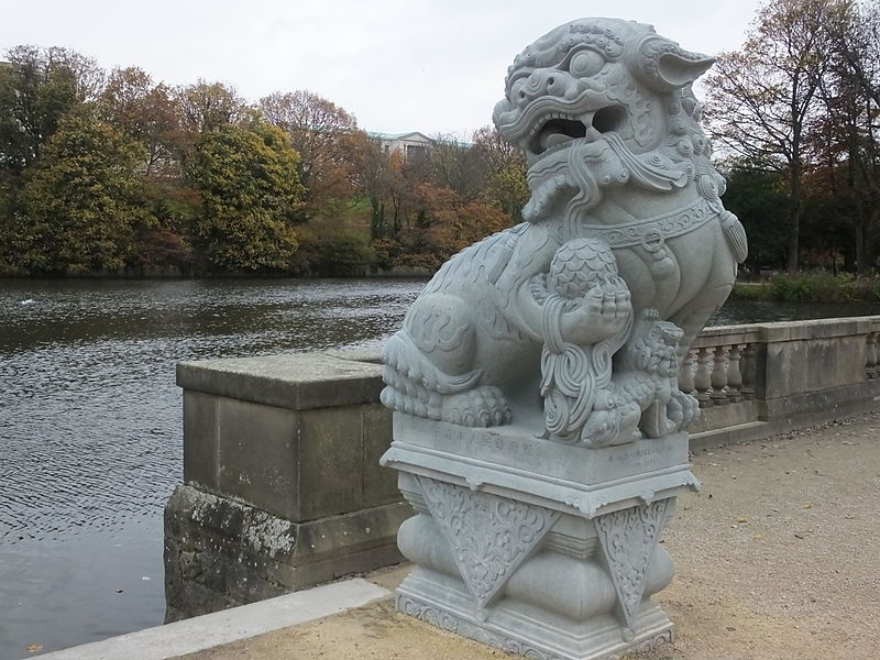 File:Highfields Park Ningbo Lion 9101.JPG