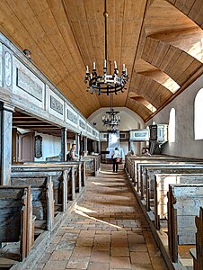 Blick Richtung Altar (noch verhängt)