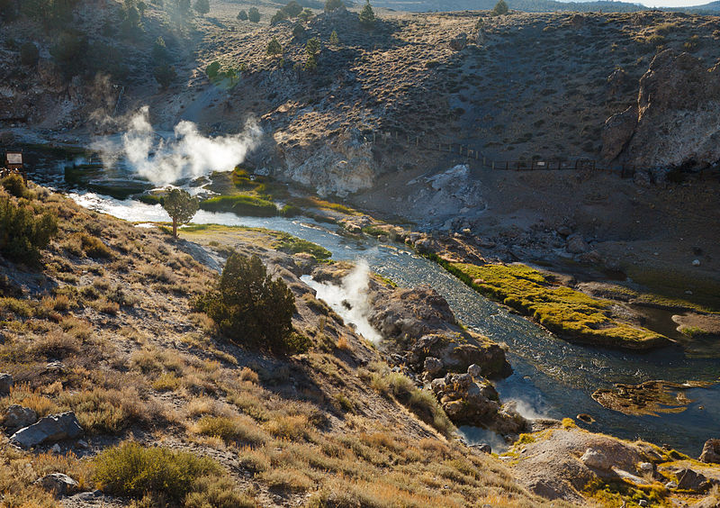 ファイル:Hot Creek steam.jpg