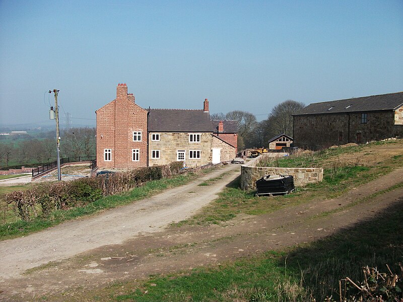 File:House and farm buildings at Pentre-clawdd - geograph.org.uk - 2871175.jpg