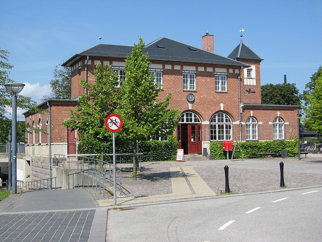 Humlebæk railway station