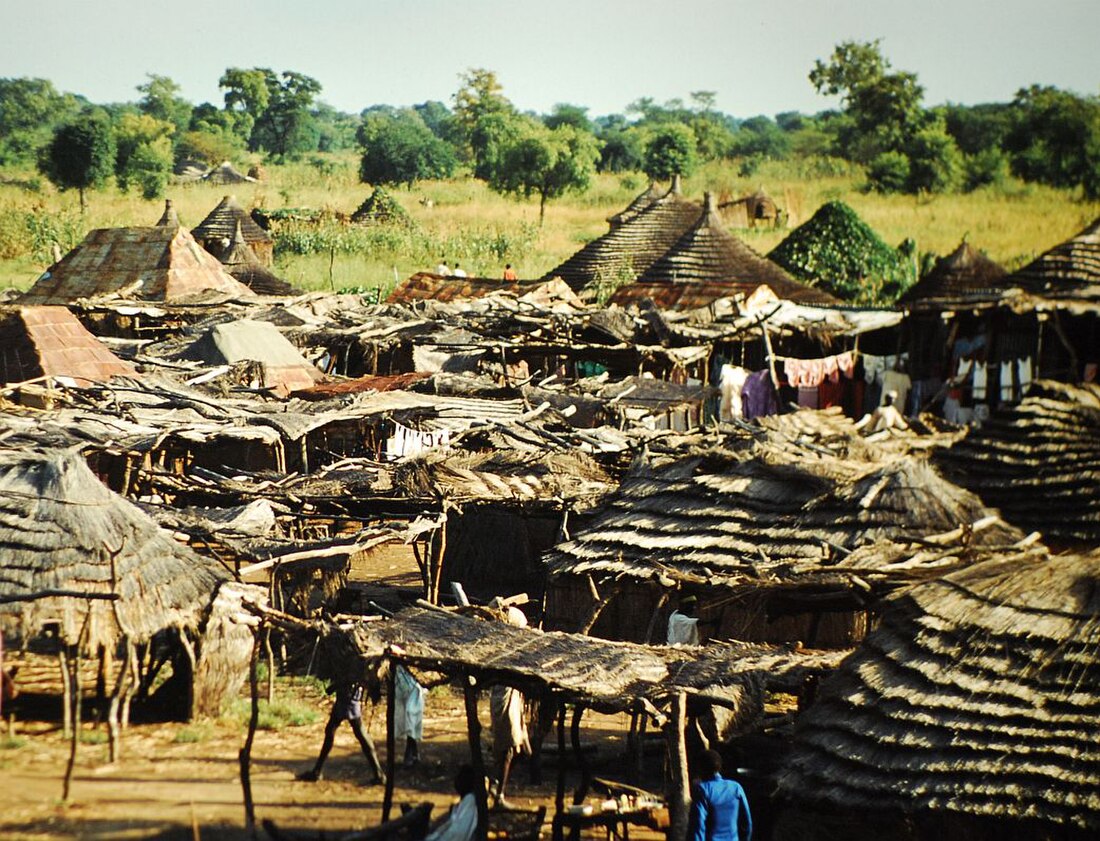 File:Huts outside Wau,Sudan.jpg