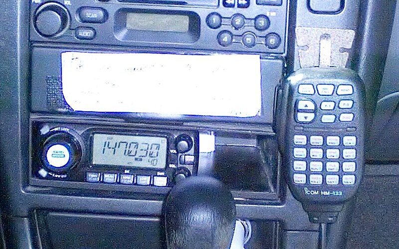 File:ICOM HM-133 D-Star-inconsole.jpg