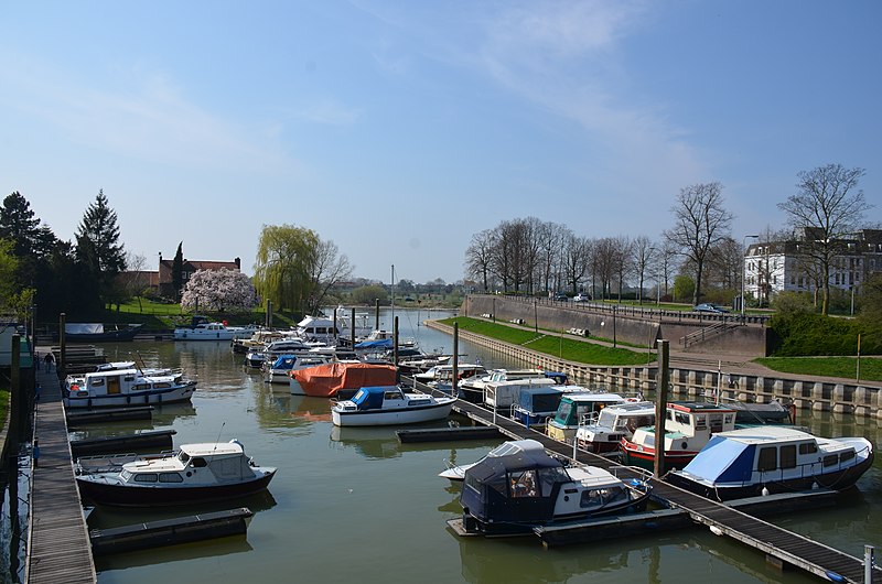 File:IJsselharbour of Zutphen at 29 March 2014 - panoramio.jpg