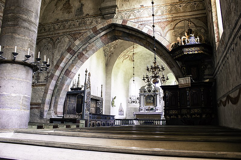 File:Interior da igrexa de Gothem.jpg