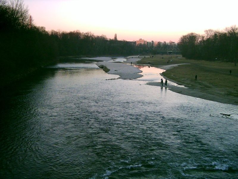 File:Isar Munich Brudermuehlbruecke N.jpg