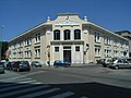 Fachada exterior de la Escuela Intermedia Manzi (escuela secundaria inferior).