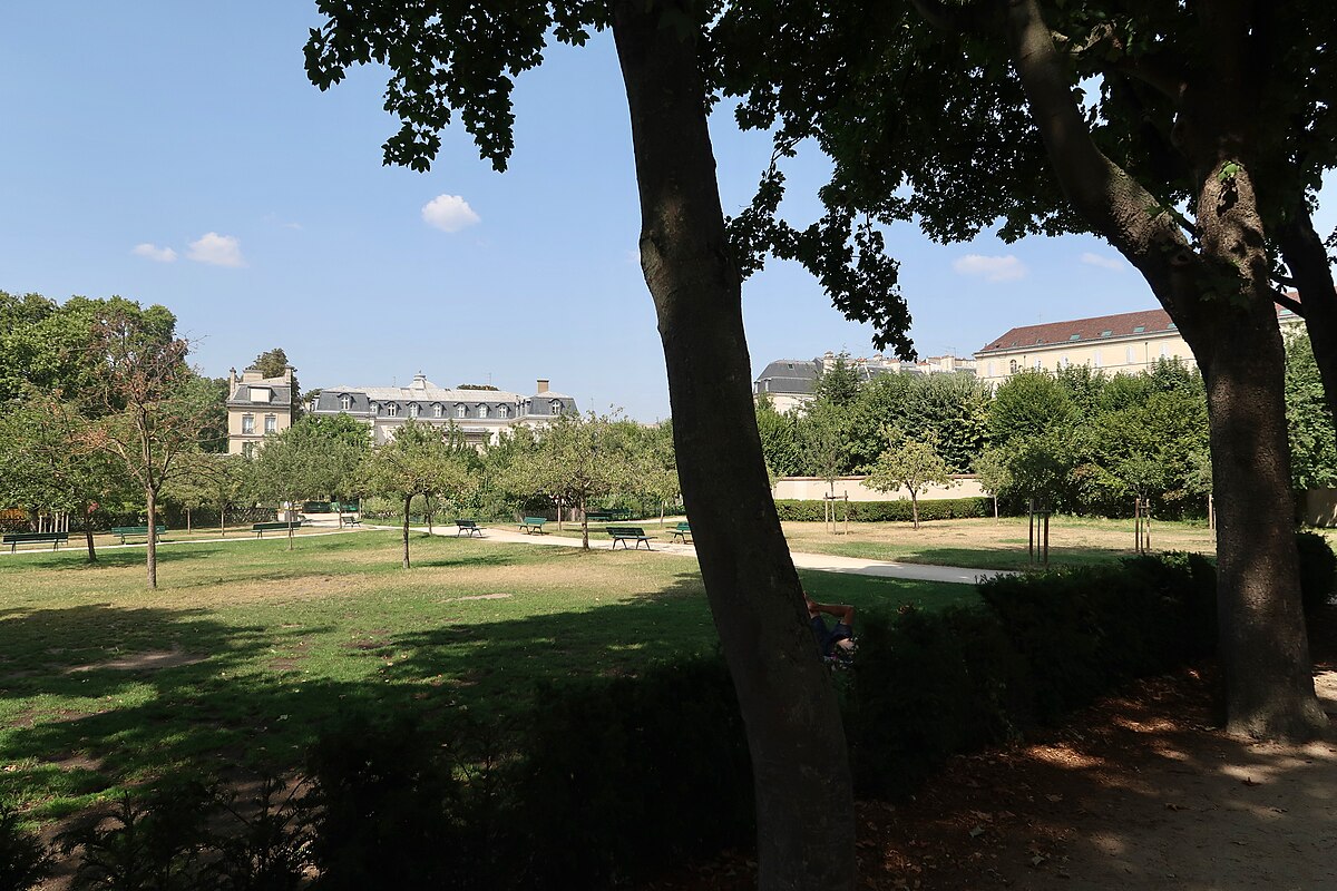 File:Jardin Catherine-Labouré, Paris 7e 16.jpg - Wikimedia Commons