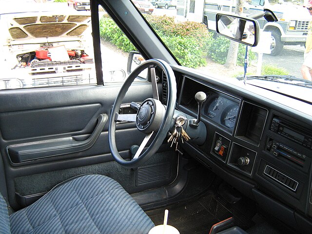 Jeep Comanche Pioneer interior