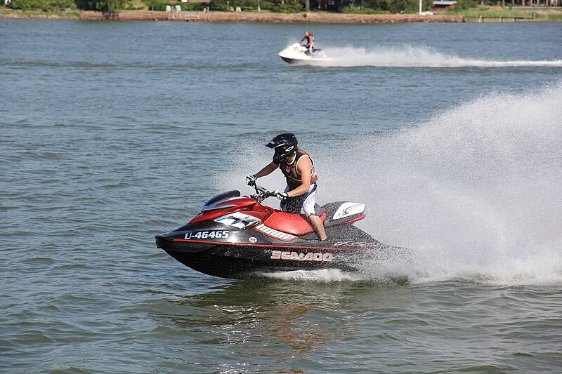 File:Jetskiers Haikkoonselkä.JPG