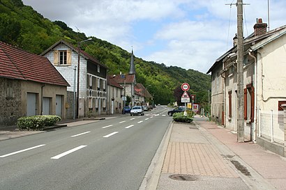 How to get to Jeufosse with public transit - About the place