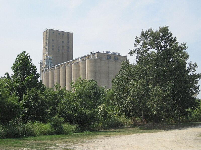 File:Jonesboro AR Grain Elevator 2.JPG