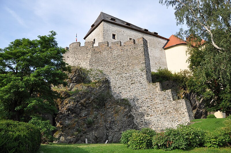 File:Kámen-hrad-benskala2009n.jpg