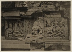 KITLV 40060 - Kassian Céphas - Reliefs on the terrace of the Shiva temple of Prambanan near Yogyakarta - 1889-1890.tif
