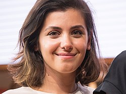 Katie Melua esiintymässä vuonna 2017.