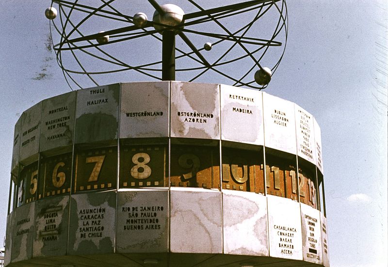 File:Kelet-Berlin, Alexanderplatz, a világóra. Fortepan 73787.jpg