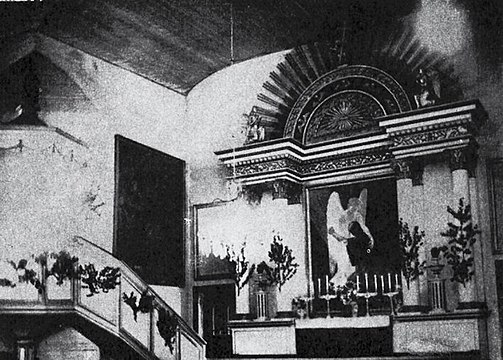 El interior de la antigua iglesia Koltushskaya de San Jorge.  Foto de principios del siglo XX.