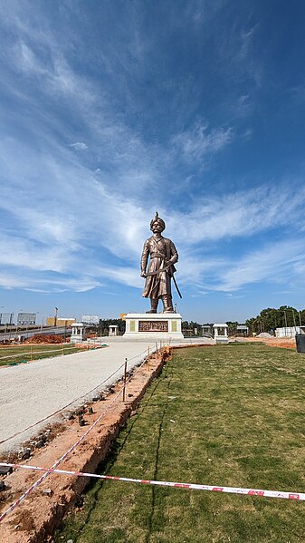 File:Kempe Gowda statue, Kempegowda International Airport, Bangalore (2022).jpg