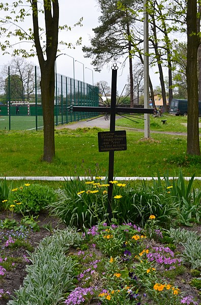 File:Kivertsi Volynska-brotherly grave of soviet warriors-details-1.jpg