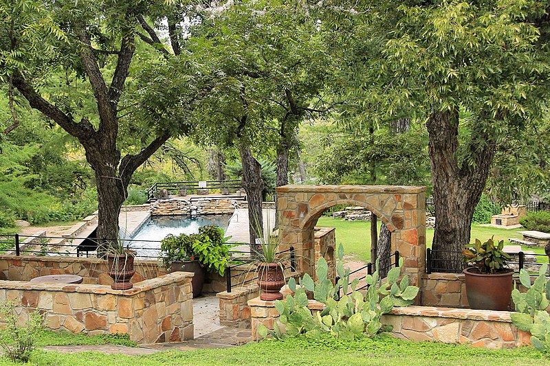 File:Krause springs man made pool.jpg