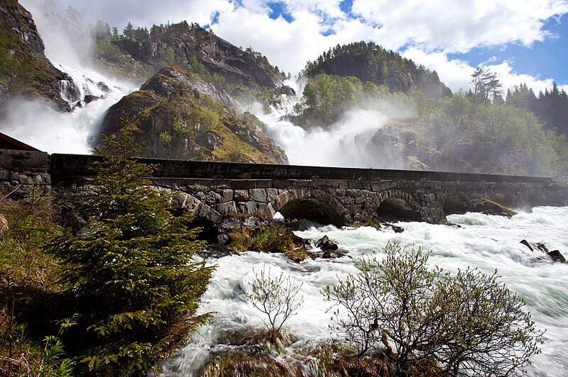 File:Låtefossen waterfall tunliweb.jpg