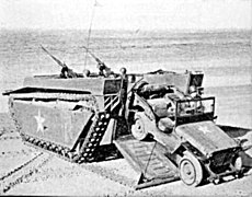 Jeep Willys vyjíždí z LVT-4