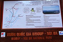 Bảng hướng dẫn đặt tại trạm kiểm soát của vườn quốc gia Bidoup Núi Bà
