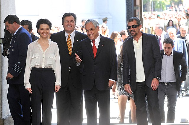 Juliette Binoche and Antonio Banderas with the former President of Chile Sebastián Piñera in La Moneda Palace, Santiago, Chile.