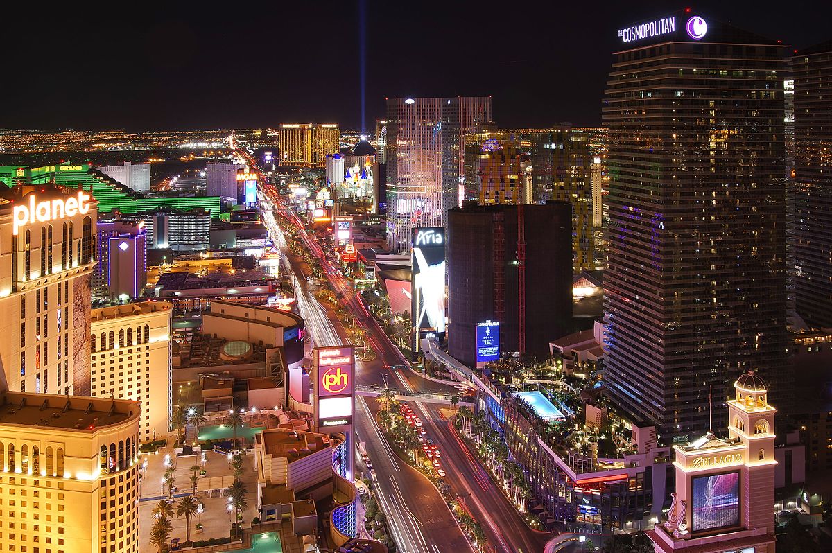 La famosa mongolfiera di Parigi sulla Strip, Las Vegas Blvd., al