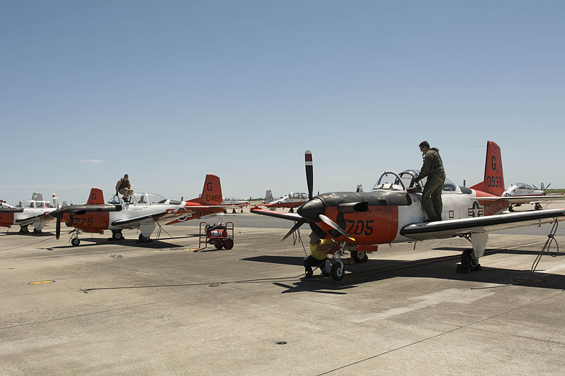 File:Last T-34C Turbomentors of VT-28 at NAS Corpus Christi in April 2015.JPG