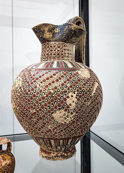 File:Late protocorinthian black-polychrome oinochoe - CVPAP 40 2 - tongues and scale pattern - München AS 234 - 01.jpg
