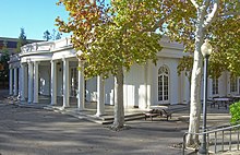 Le Petit Trianon (cropped).jpg