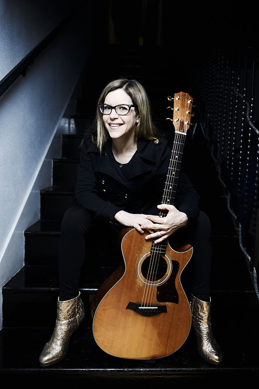 Lisa Loeb with Guitar