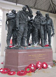 Londra RAF Bombacı Komutanlığı Anıtı.JPG