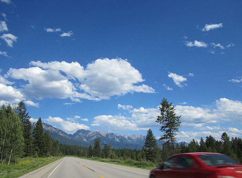 File:Looking back on Mountains - panoramio.jpg