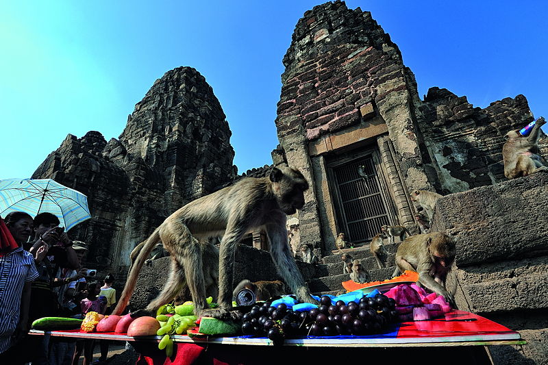 File:Lopburi Prang Sam Yot 2.jpg