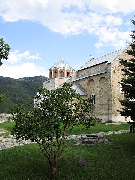 File:Manastir Studenica 33.jpg