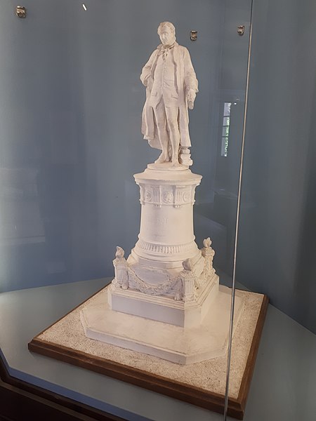 File:Maquette statue Diderot 1.jpg