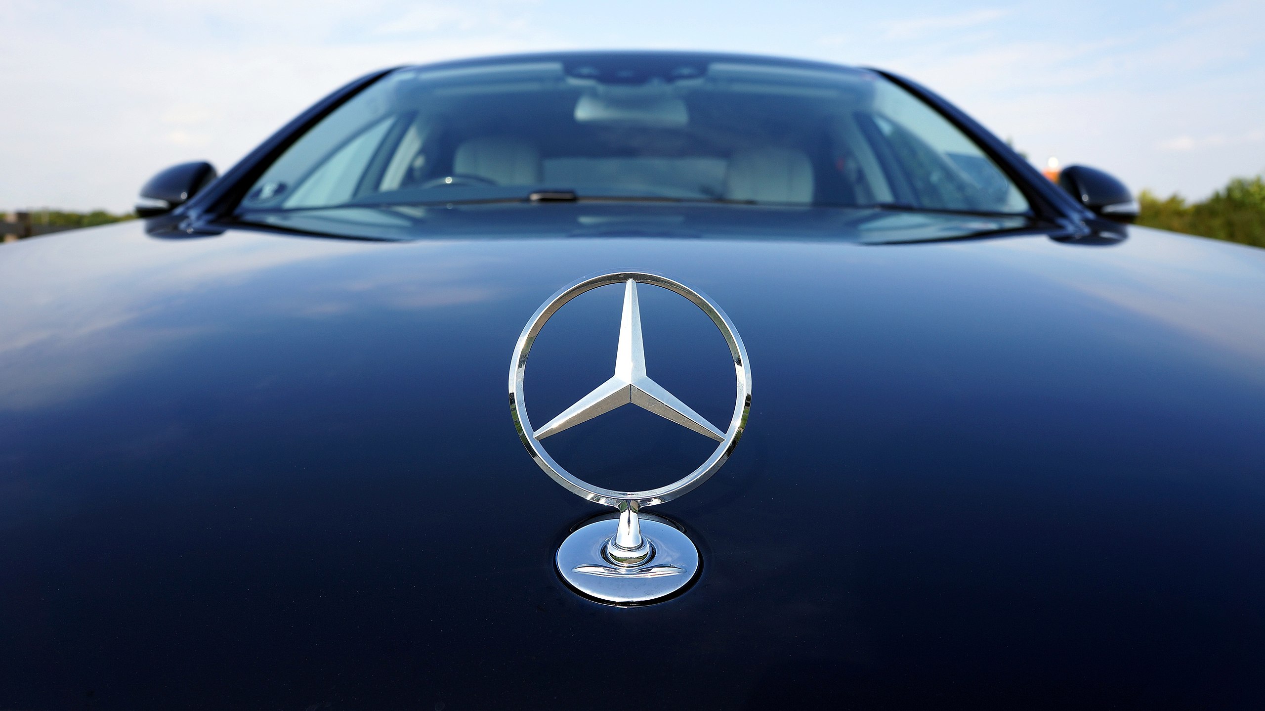 File:Mercedes Benz Logo 11.jpg - Wikimedia Commons